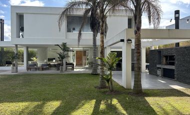 Casa con 3 dormitorios mas dependencia en venta / alquiler  en EL ENCUENTRO.