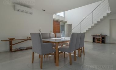Casa con 3 dormitorios mas dependencia en venta / alquiler  en EL ENCUENTRO.