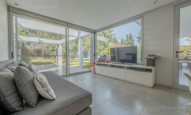 Casa con 3 dormitorios mas dependencia en venta / alquiler  en EL ENCUENTRO.