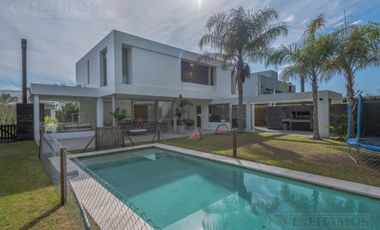 Casa con 3 dormitorios mas dependencia en venta / alquiler  en EL ENCUENTRO.