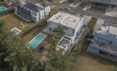 Casa con 3 dormitorios mas dependencia en venta / alquiler  en EL ENCUENTRO.