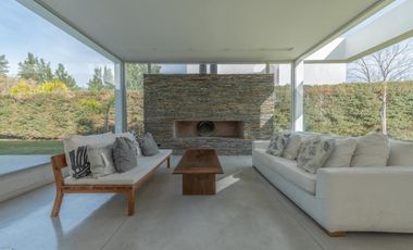 Casa con 3 dormitorios mas dependencia en venta / alquiler  en EL ENCUENTRO.