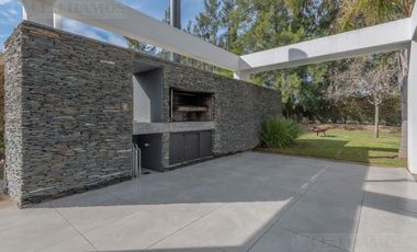 Casa con 3 dormitorios mas dependencia en venta / alquiler  en EL ENCUENTRO.