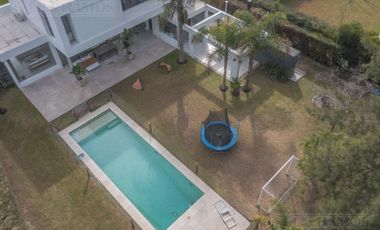 Casa con 3 dormitorios mas dependencia en venta / alquiler  en EL ENCUENTRO.