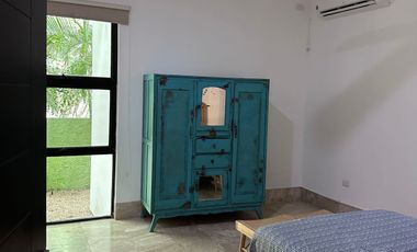 Renta Residencia una sola planta con paneles solares en Yucatán Country Club