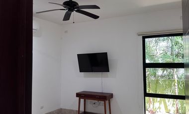 Renta Residencia una sola planta con paneles solares en Yucatán Country Club