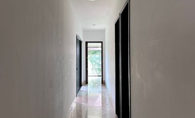 Renta Residencia una sola planta con paneles solares en Yucatán Country Club