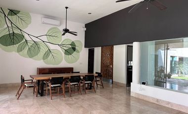 Renta Residencia una sola planta con paneles solares en Yucatán Country Club