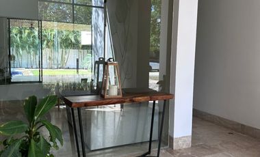 Renta Residencia una sola planta con paneles solares en Yucatán Country Club
