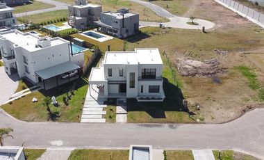 VENTA DE CASA EN LAGOS DE CANNING I