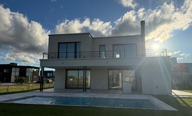 VENTA DE CASA EN LAGOS DE CANNING I