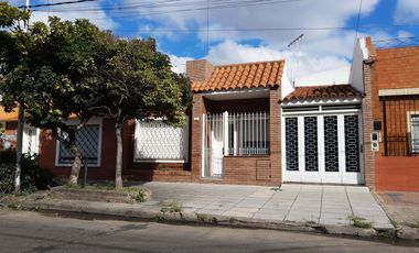 VENTA CASA 3/4 AMB COCHERA PATIO JARDIN TERRAZA