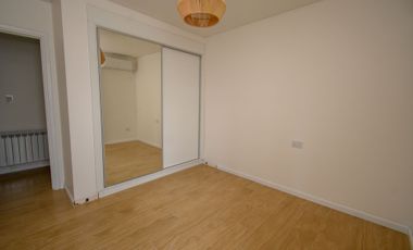 PISOS DE 3 DORMITORIOS Y COCHERA - VENTA