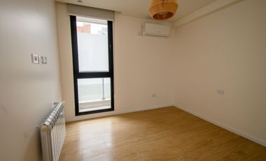 PISOS DE 3 DORMITORIOS Y COCHERA - VENTA