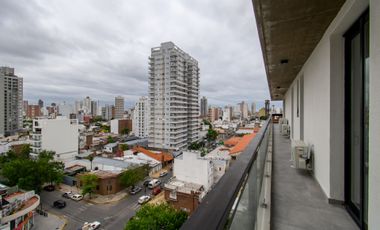 PISOS DE 3 DORMITORIOS Y COCHERA - VENTA