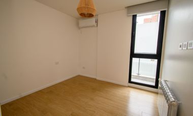 PISOS DE 3 DORMITORIOS Y COCHERA - VENTA