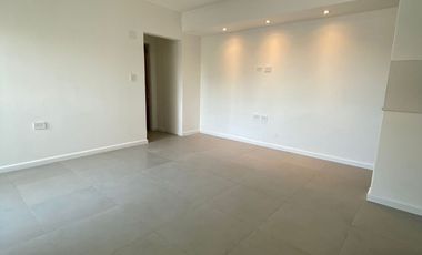 Venta Depto de un dorm. restaurado con balcón