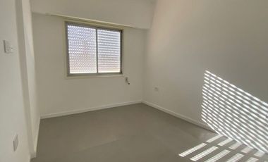 Venta Depto de un dorm. restaurado con balcón