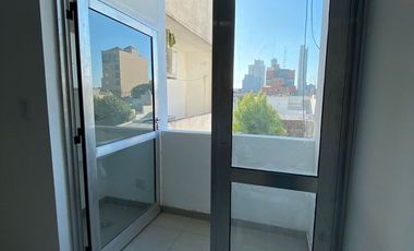 Venta Depto de un dorm. restaurado con balcón