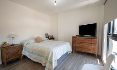 VENTA SEMIPISO DOS DORMITORIOS EN TORRE LYON
