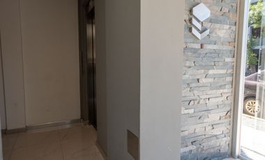 VENTA SEMIPISO DOS DORMITORIOS EN TORRE LYON