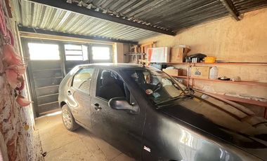 Se vende casa de dos dormitorios patio y cochera!
