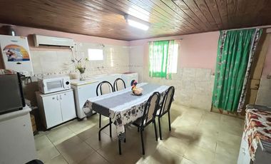 Se vende casa de dos dormitorios patio y cochera!