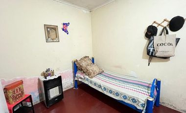 Se vende casa de dos dormitorios patio y cochera!