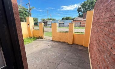 Se vende casa de dos dormitorios patio y cochera!