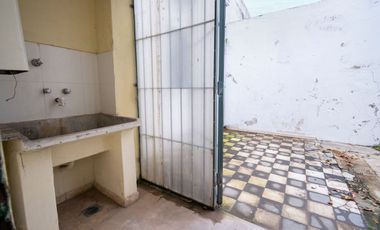 VENTA CASA A REFACCIONAR /COCHERA B. FOMENTO 9 JUL