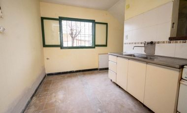 VENTA CASA A REFACCIONAR /COCHERA B. FOMENTO 9 JUL