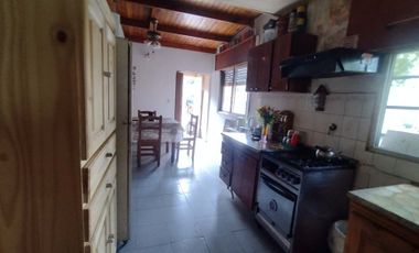 Casa en venta de dos dormitorios en Berazategui