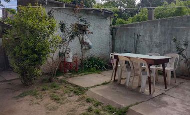 Casa en venta de dos dormitorios en Berazategui