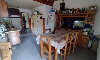 Casa en venta de dos dormitorios en Berazategui