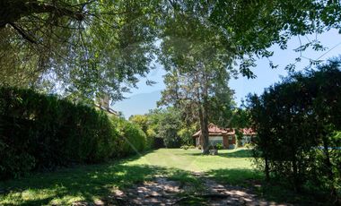 Casas en venta Villa Elisa. Parque y pileta