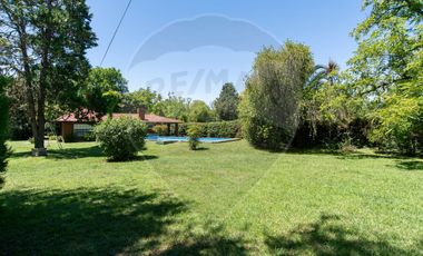 Casas en venta Villa Elisa. Parque y pileta