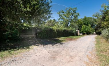 Casas en venta Villa Elisa. Parque y pileta