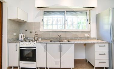Casas en venta Villa Elisa. Parque y pileta