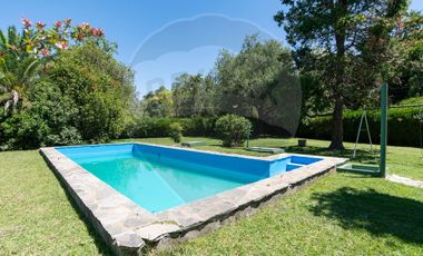 Casas en venta Villa Elisa. Parque y pileta