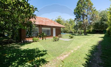 Casas en venta Villa Elisa. Parque y pileta