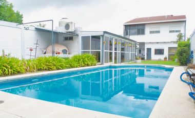 VENTA CASAS 3 AMB./QUINCHO/PISCINA/COCHERA QUILMES