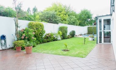 VENTA CASAS 3 AMB./QUINCHO/PISCINA/COCHERA QUILMES