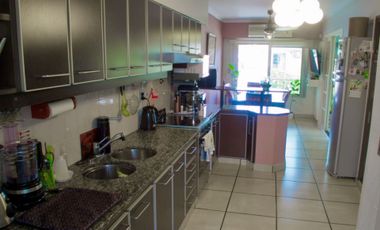 VENTA CASAS 3 AMB./QUINCHO/PISCINA/COCHERA QUILMES