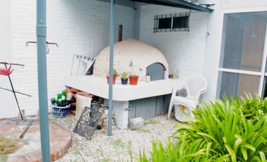 VENTA CASAS 3 AMB./QUINCHO/PISCINA/COCHERA QUILMES