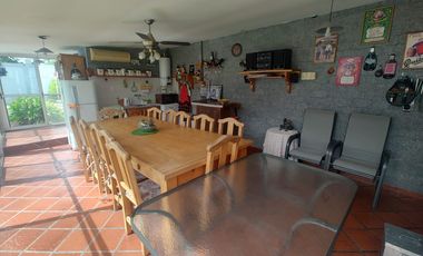 VENTA CASAS 3 AMB./QUINCHO/PISCINA/COCHERA QUILMES