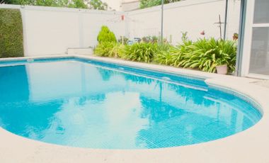 VENTA CASAS 3 AMB./QUINCHO/PISCINA/COCHERA QUILMES