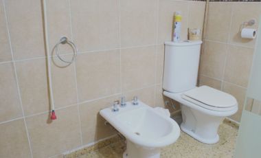 VENTA CASAS 3 AMB./QUINCHO/PISCINA/COCHERA QUILMES