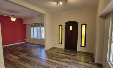Venta Casa 3 dorm San Isidro La Calabria quincho