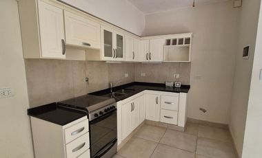 Venta Casa 3 dorm San Isidro La Calabria quincho