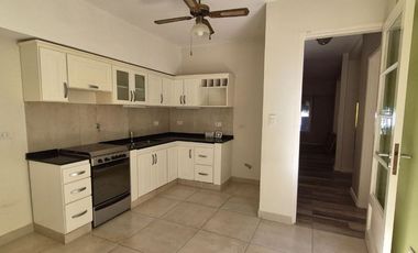 Venta Casa 3 dorm San Isidro La Calabria quincho